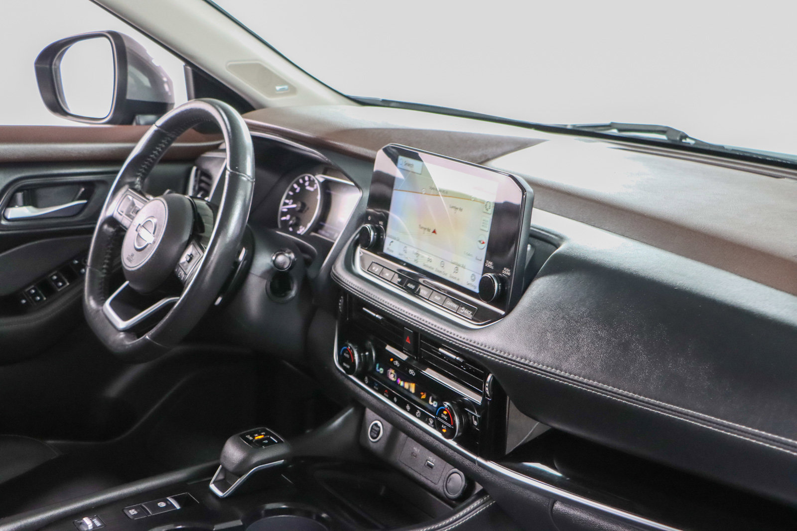 Used 2023 Nissan Rogue SL w/ SL Premium Package image 26