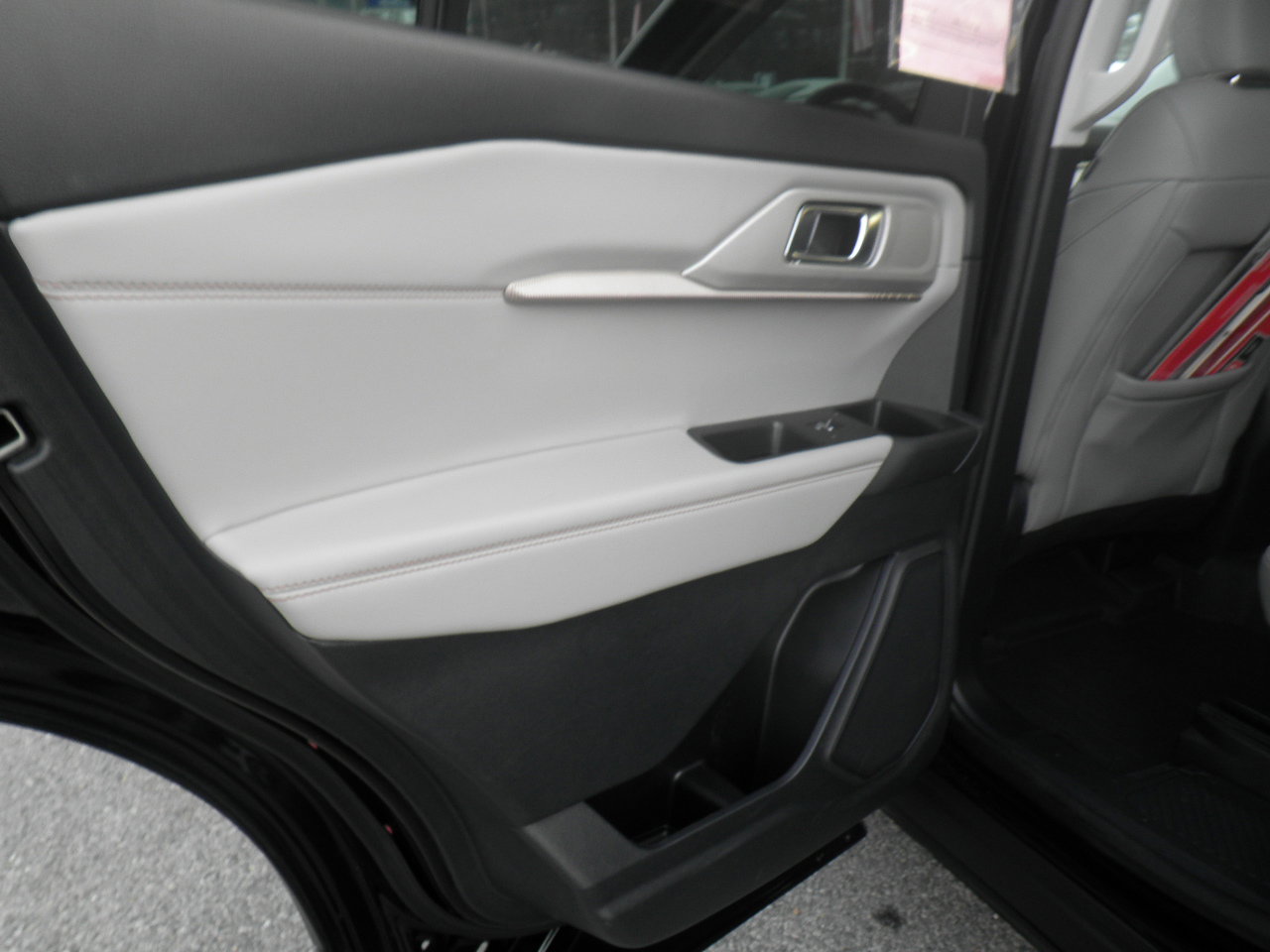 Certified 2025 Ford Explorer Active w/ Active Comfort Package image 18