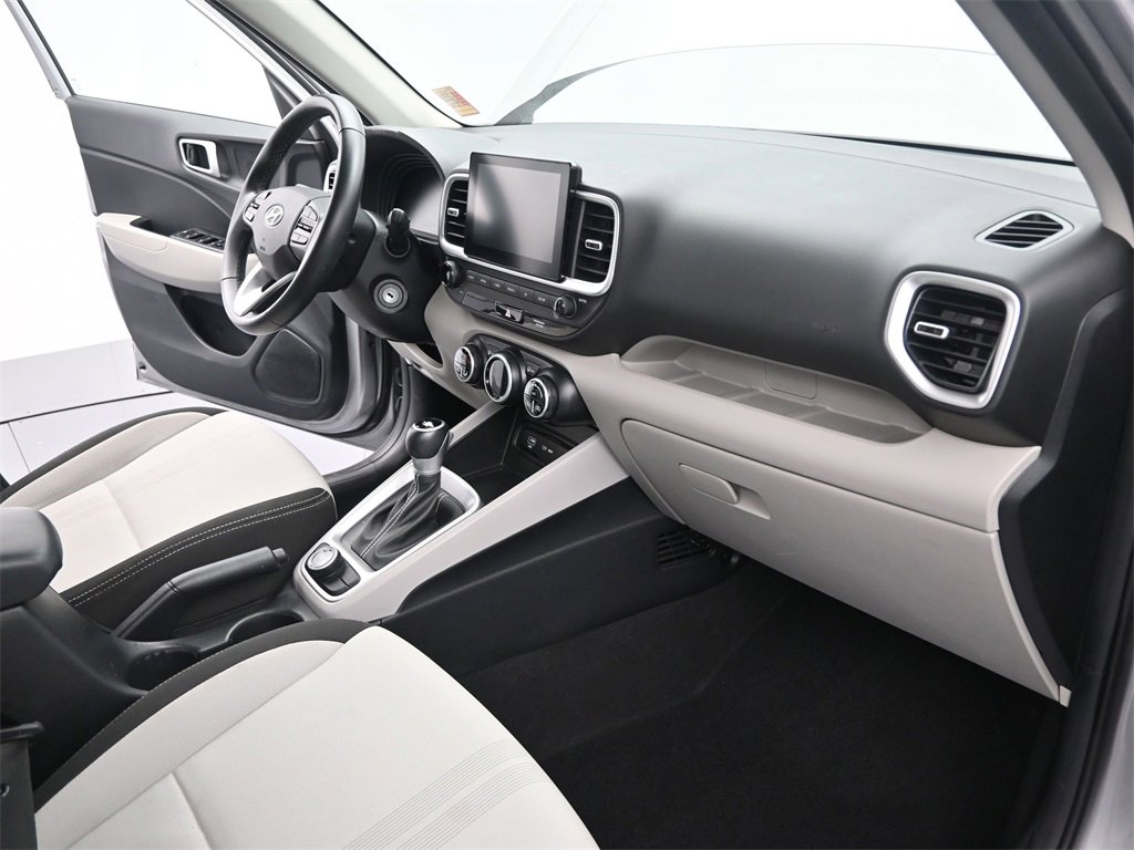 Used 2023 Hyundai Venue SEL image 18