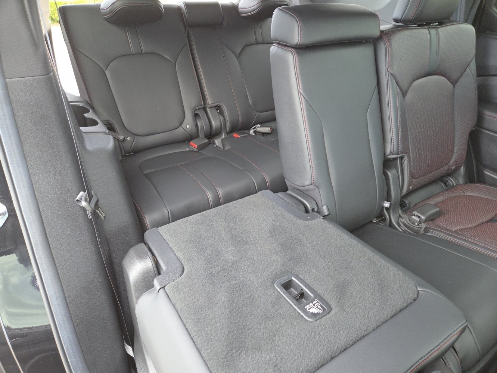 Used 2025 Honda Pilot Black Edition image 25