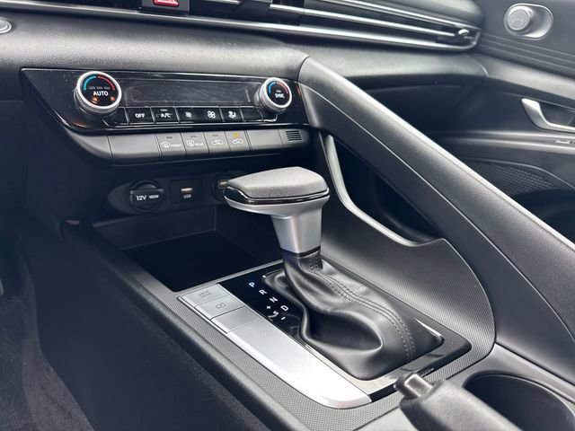 Used 2022 Hyundai Elantra SEL w/ Preferred Accessory Package image 13