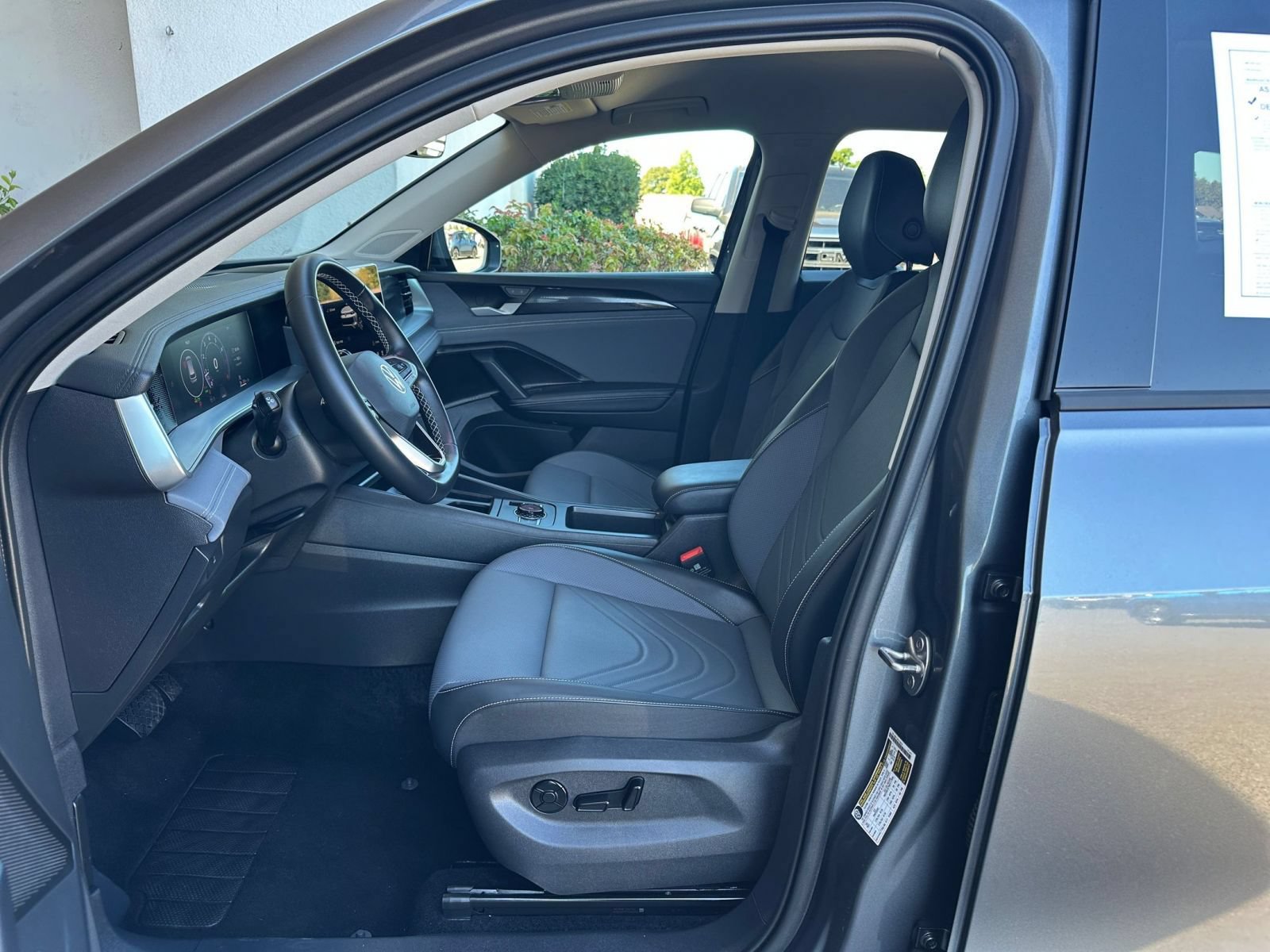 Used 2026 Volkswagen Tiguan SE AWD/4WD image 28