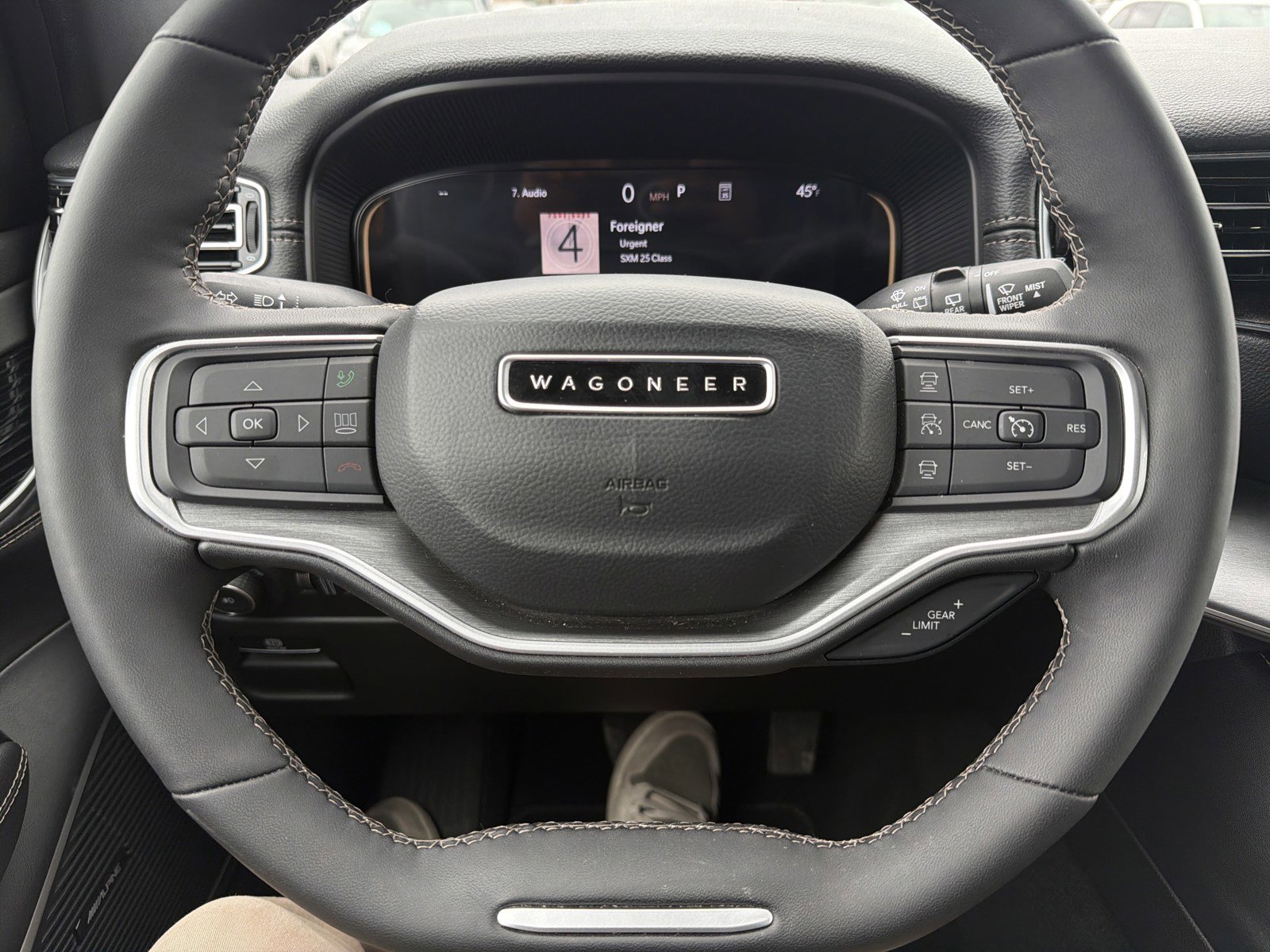 Used 2025 Jeep Wagoneer L Series III AWD/4WD image 25