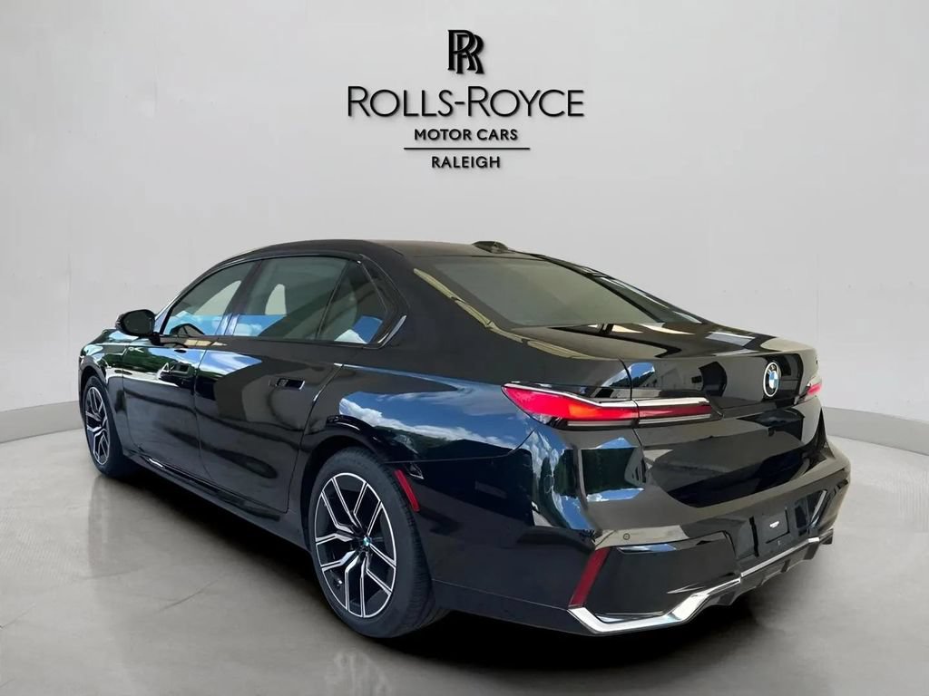 Used 2023 BMW 740i w/ Parking Assistance Package RWD image 6