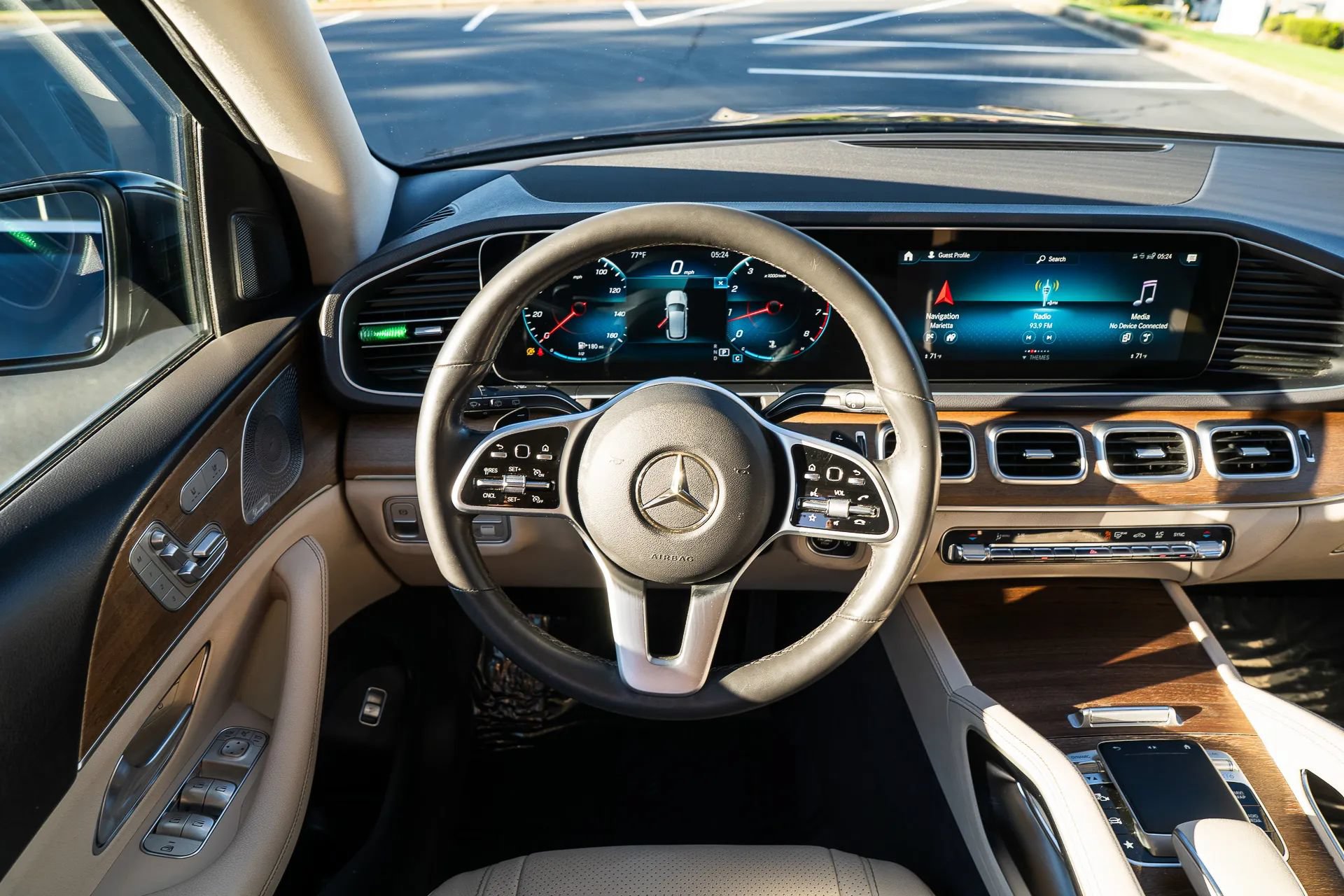 Used 2020 Mercedes-Benz GLE 350 4MATIC w/ Premium Package image 31