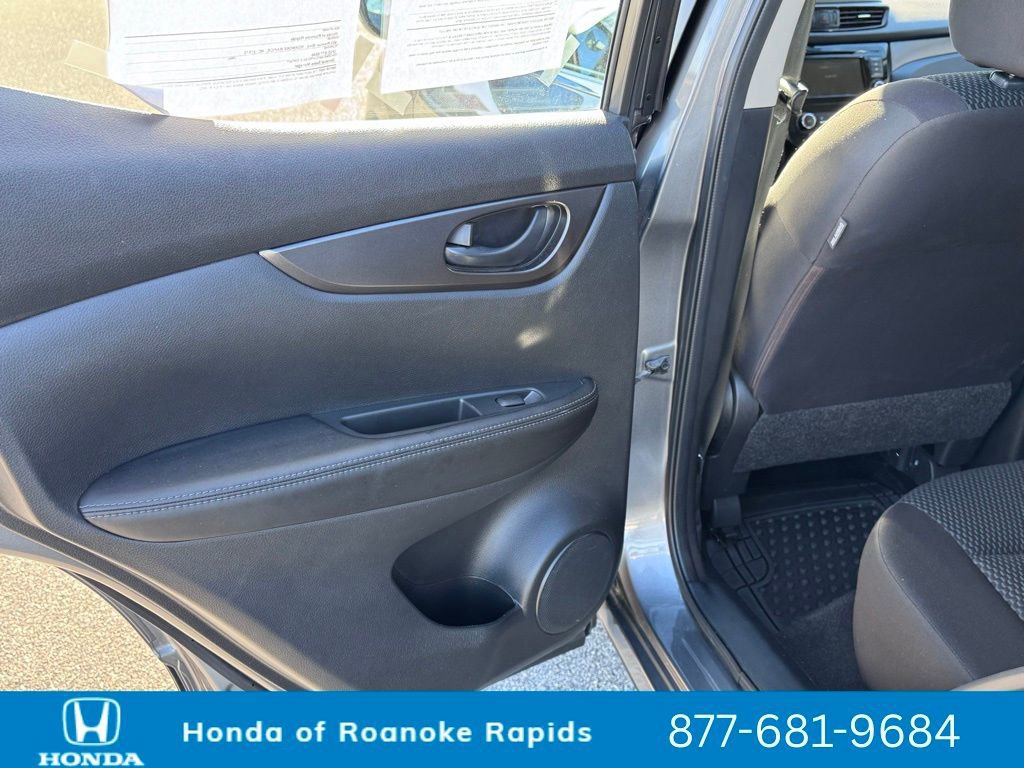 Used 2020 Nissan Rogue Sport S image 16