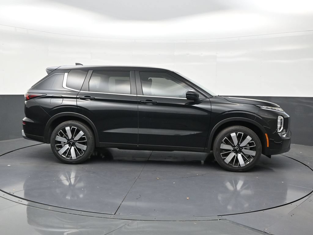 New 2026 Mitsubishi Outlander SE FWD image 6