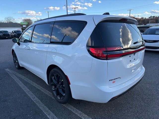 New 2026 Chrysler Pacifica Select w/ S Appearance Package image 5