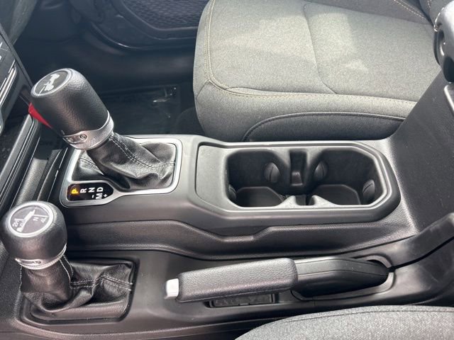 Used 2025 Jeep Wrangler Sahara image 34