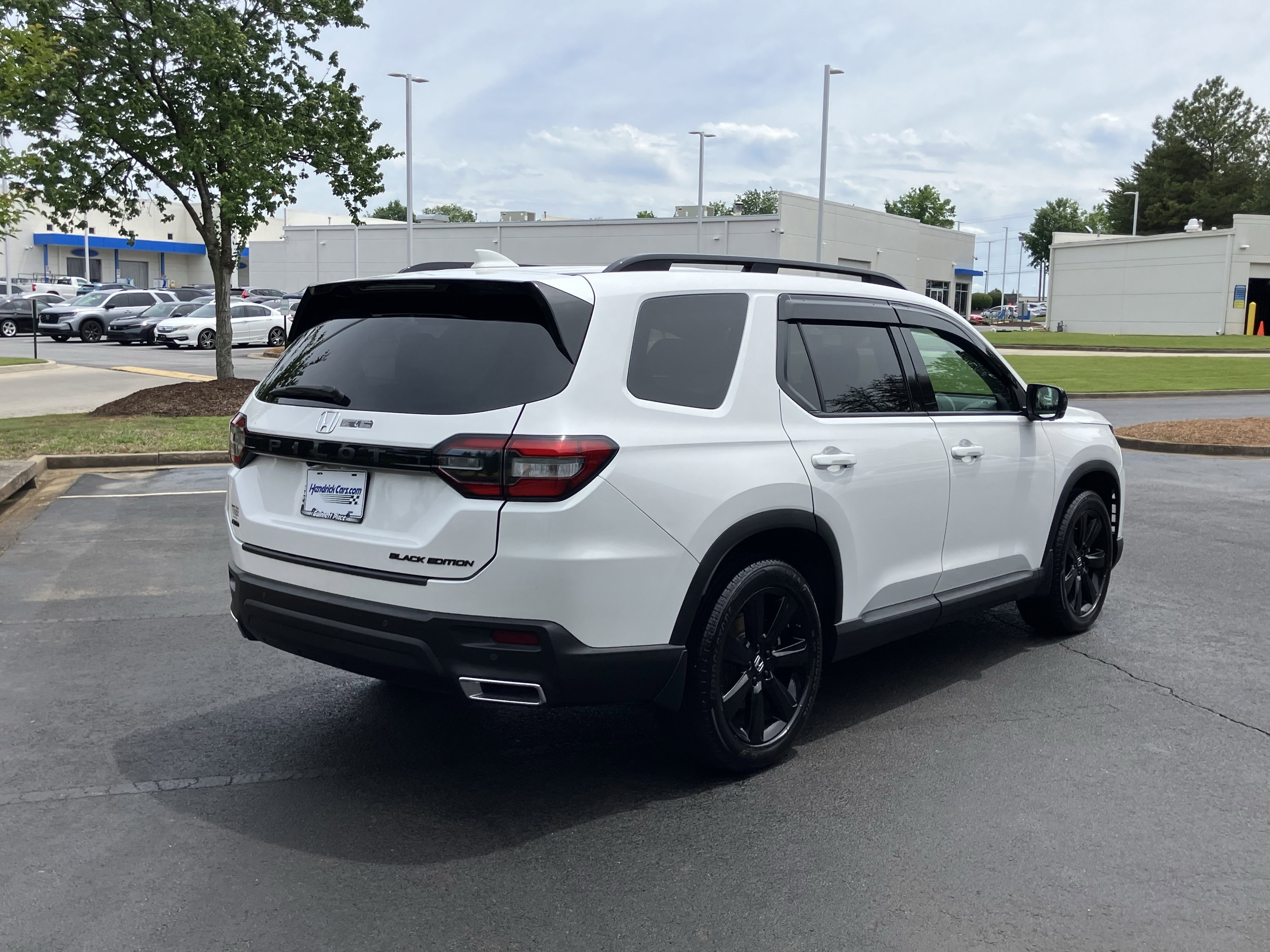 Used 2025 Honda Pilot Black Edition image 10