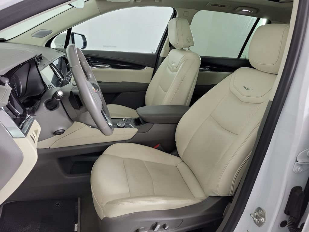 Used 2024 Cadillac XT6 Premium Luxury w/ LPO, Floor Liner Package AWD/4WD image 16