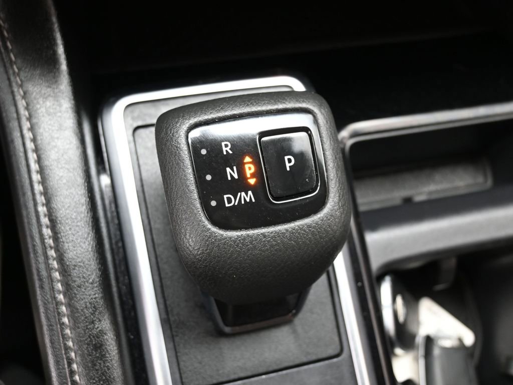 Used 2023 Nissan Pathfinder SL w/ Black Appearance Package image 28