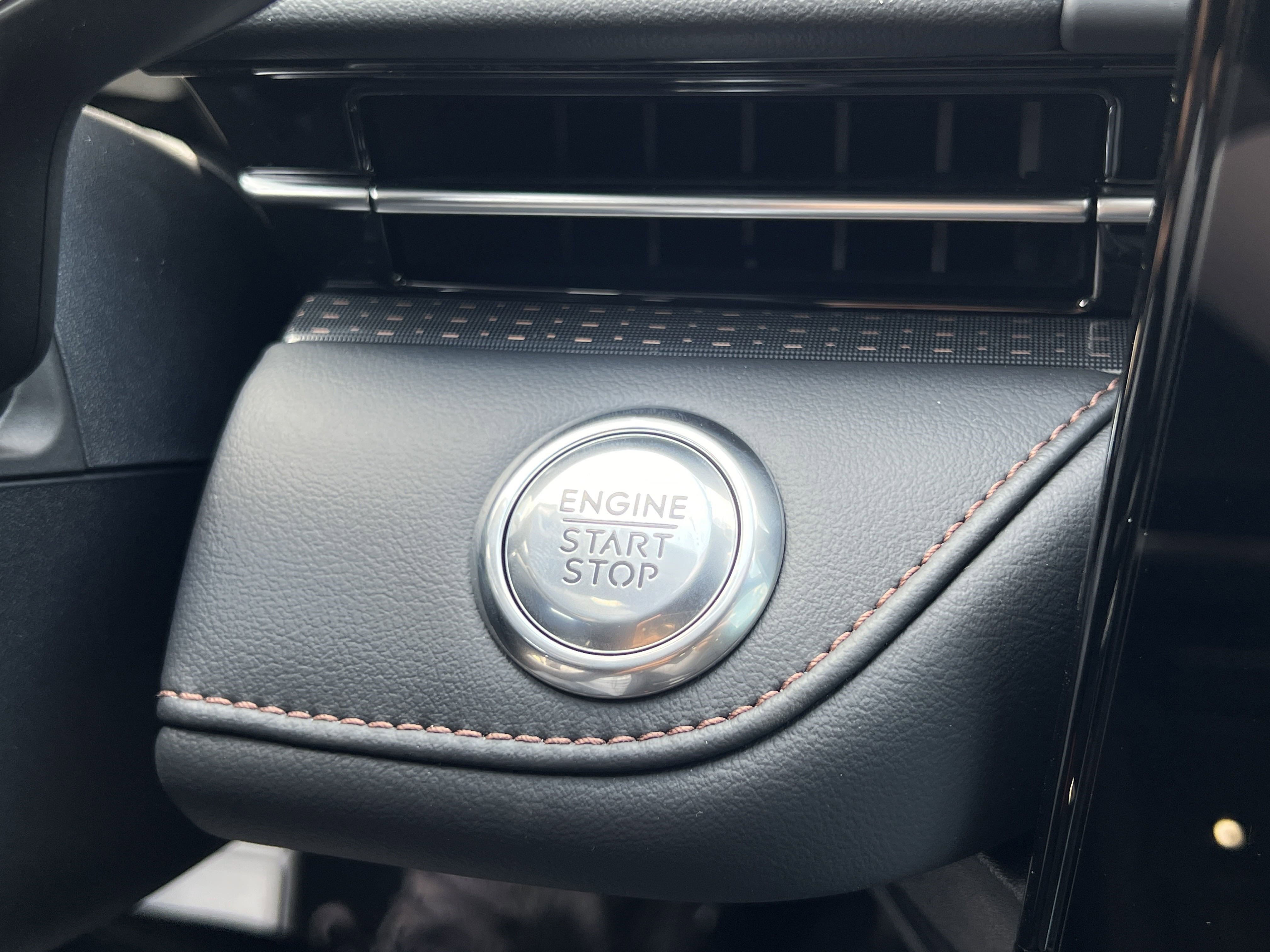 New 2025 Lincoln Nautilus Premier w/ Equipment Group 102A image 22