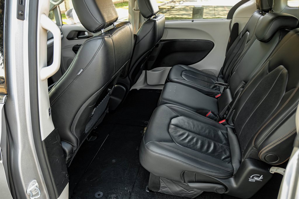 Used 2019 Chrysler Pacifica Touring-L image 49