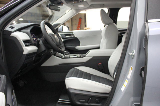 New 2026 Mitsubishi Outlander SE image 6