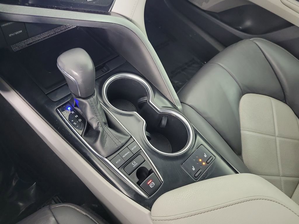Certified 2019 Toyota Camry XLE FWD image 18