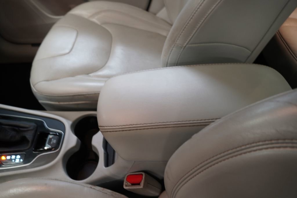 Used 2019 Jeep Cherokee Limited image 19