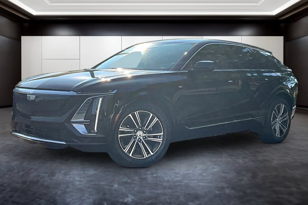 Certified 2025 Cadillac Lyriq Luxury w/ LPO, Floor Liner Package AWD/4WD image 3