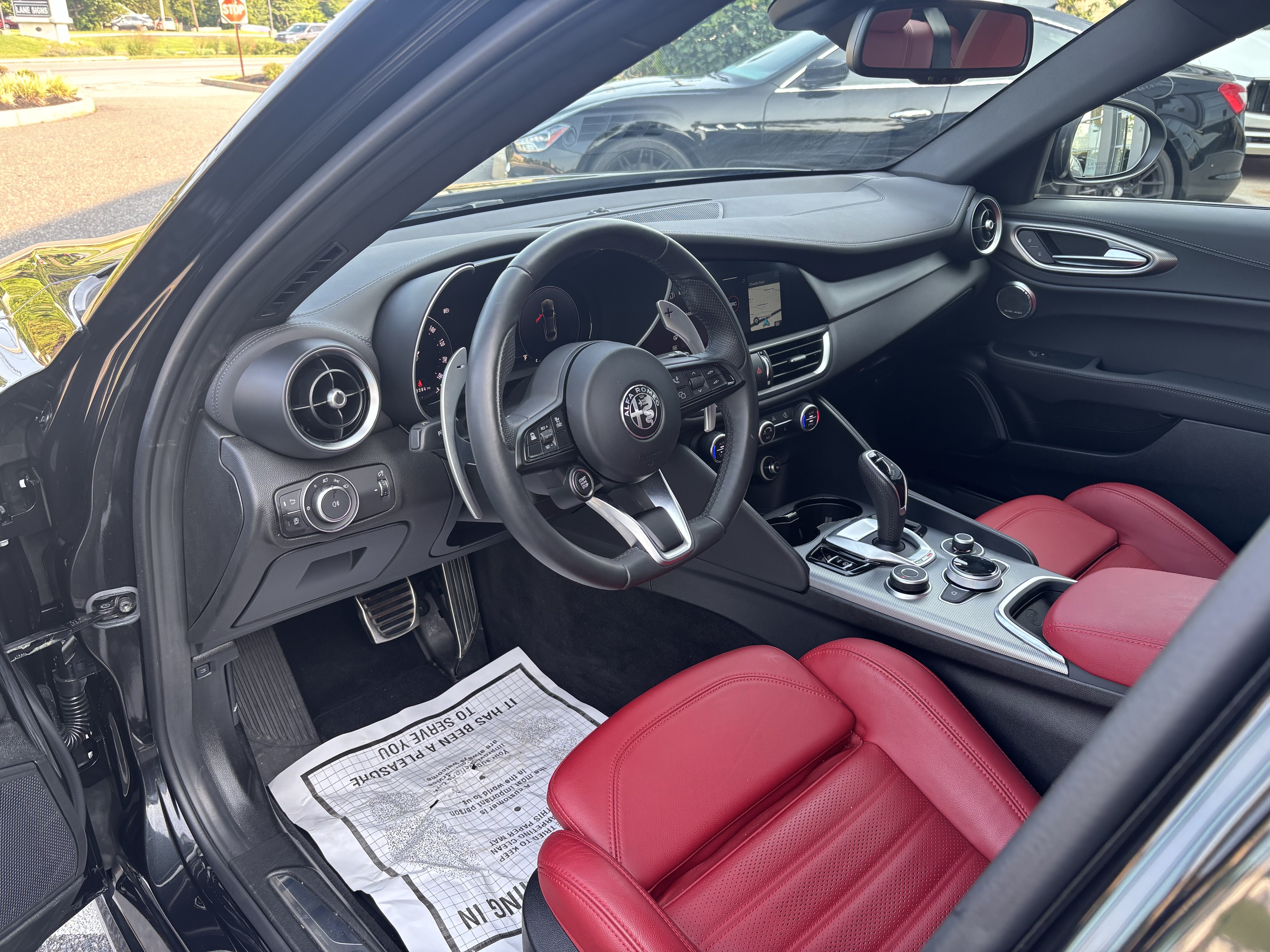 Used 2024 Alfa Romeo Giulia Veloce AWD/4WD image 9