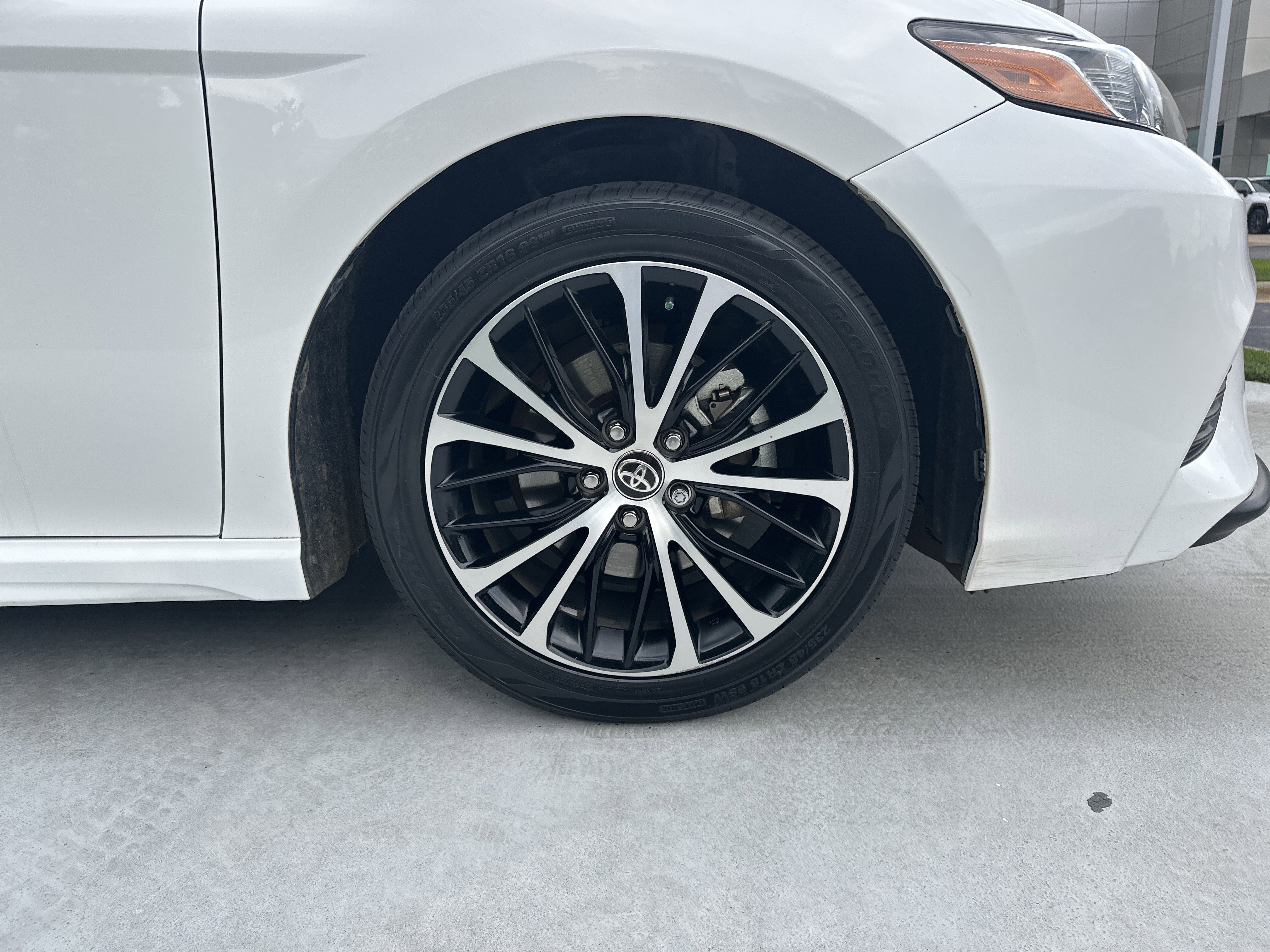 Used 2020 Toyota Camry SE w/ Convenience Package FWD image 13