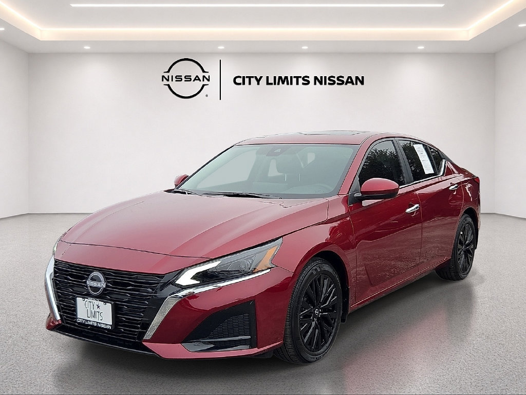 Used 2025 Nissan Altima 2.5 SV w/ SV Special Edition Package FWD image 2