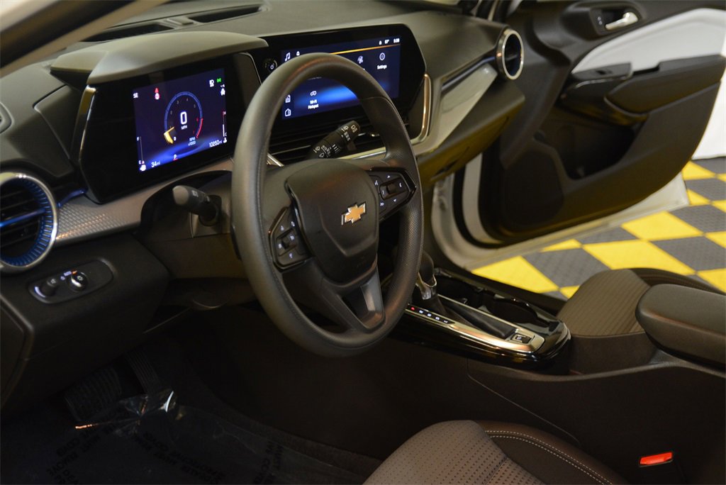 Used 2025 Chevrolet Trax LT image 26