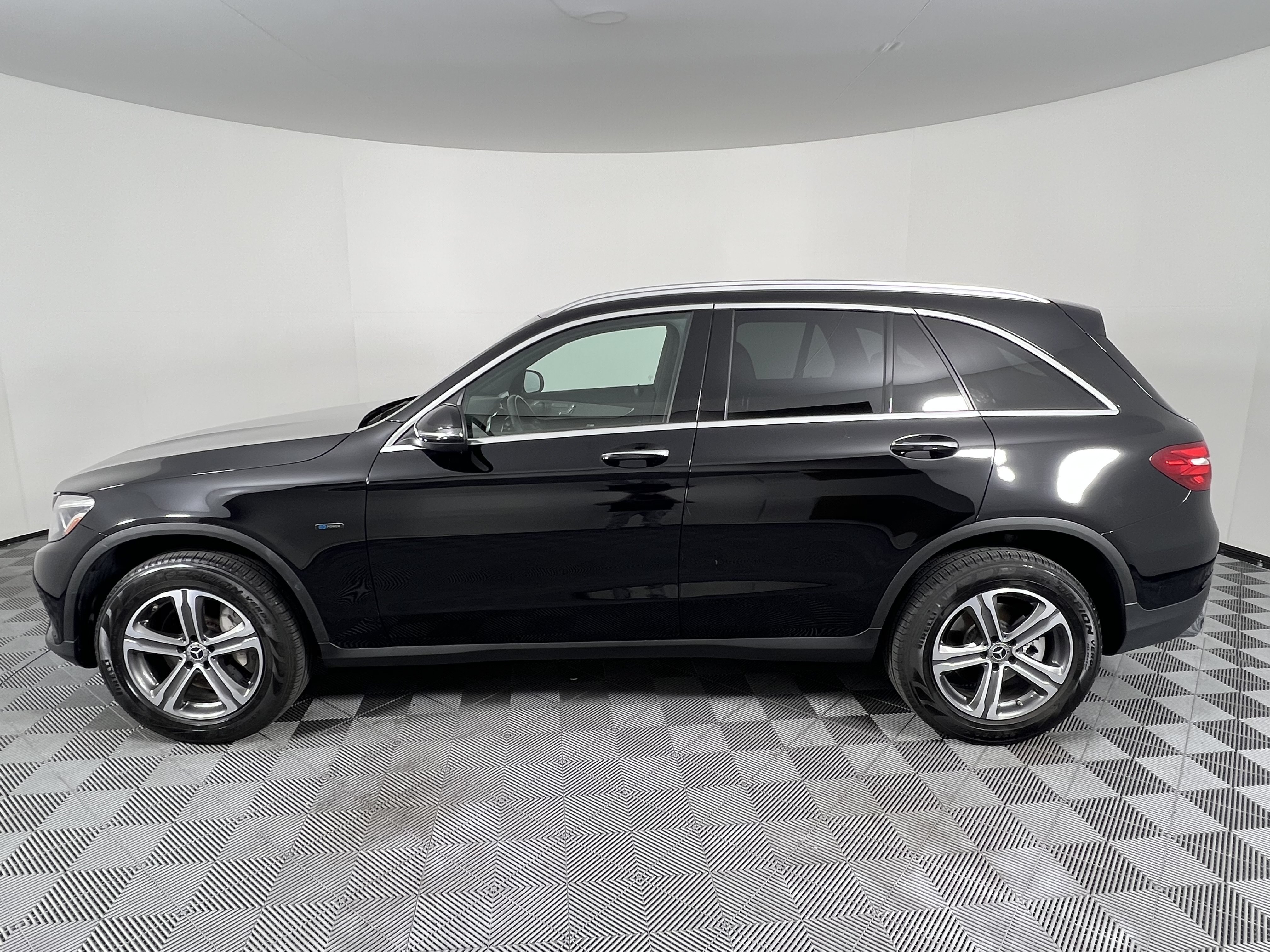 Used 2019 Mercedes-Benz GLC 350e 4MATIC image 9