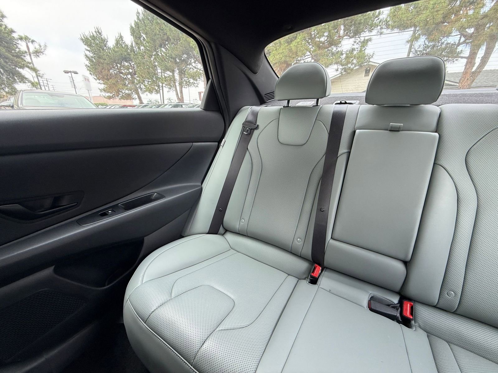 Used 2025 Hyundai Elantra Limited image 37