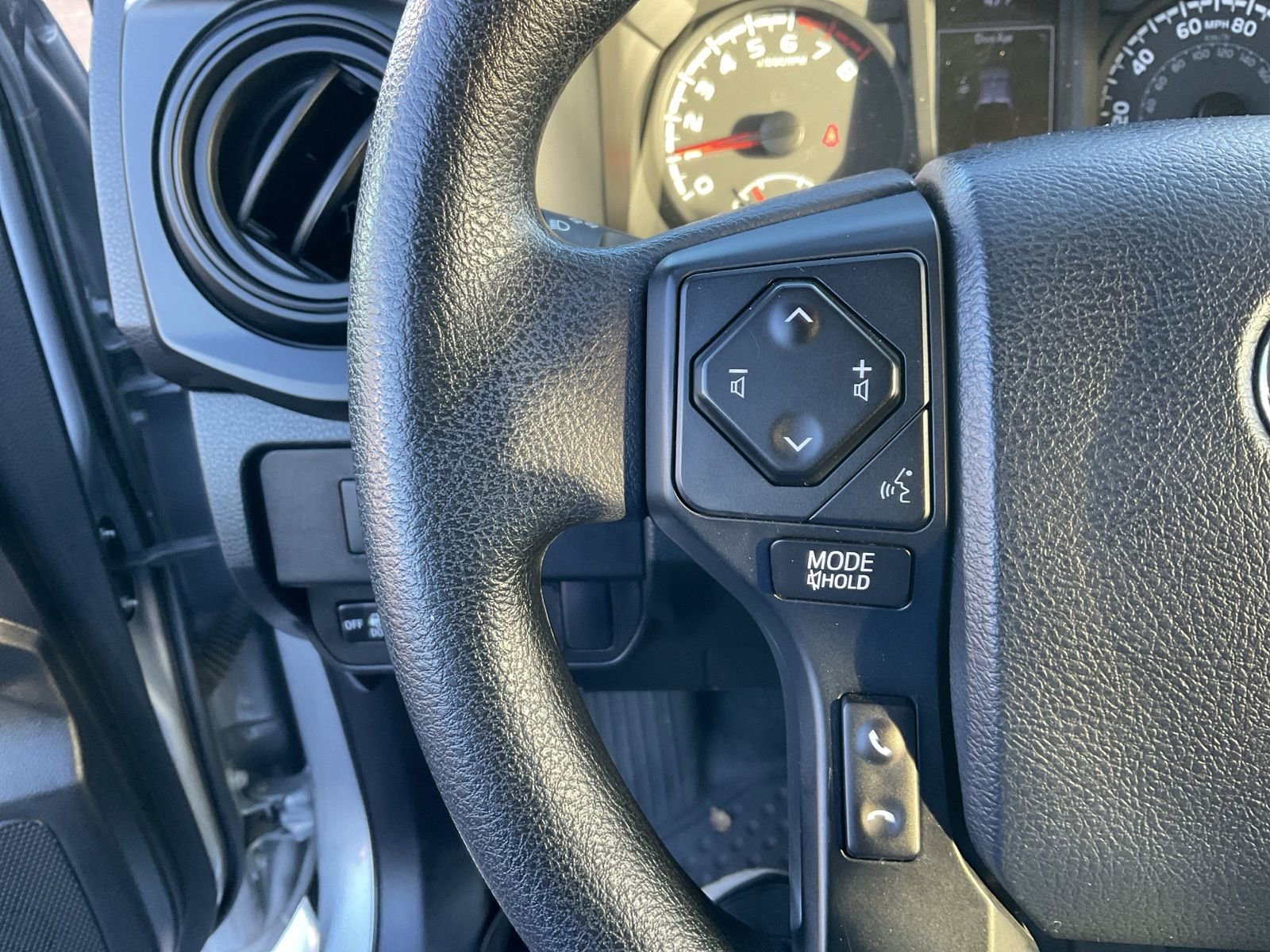 Used 2020 Toyota Tacoma SR image 7