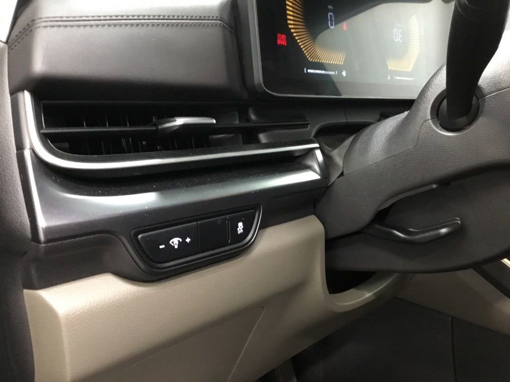 Used 2025 Kia Carnival image 9