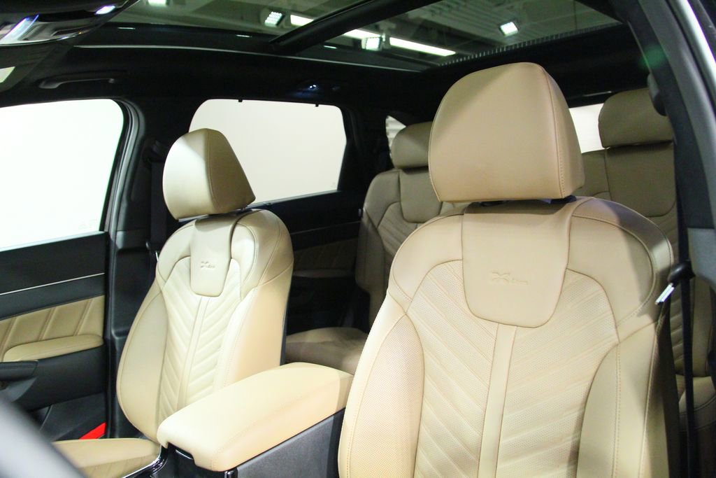 Used 2025 Kia Sorento SX Prestige w/ Olive Brown Leather Package AWD/4WD image 6