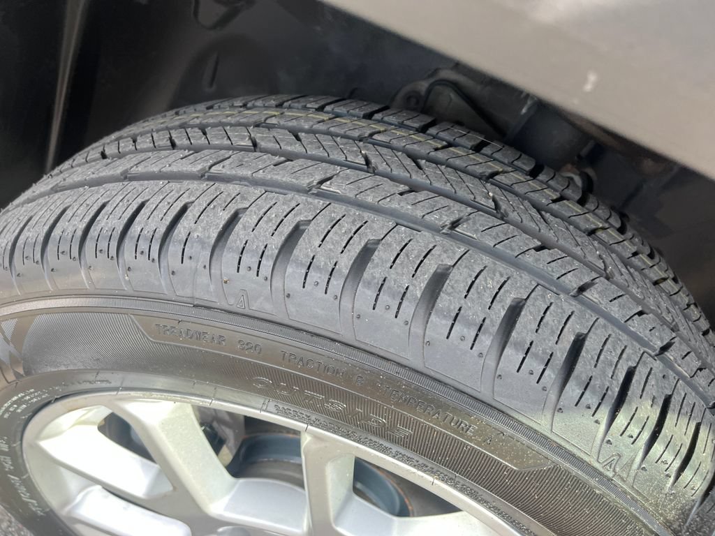 Used 2019 Jeep Renegade Latitude w/ Cold Weather Group AWD/4WD image 29