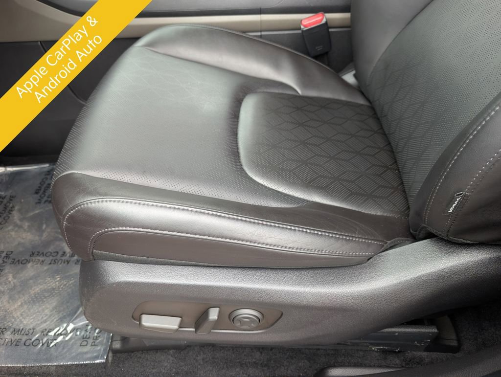 Used 2025 Kia Carnival FWD image 16
