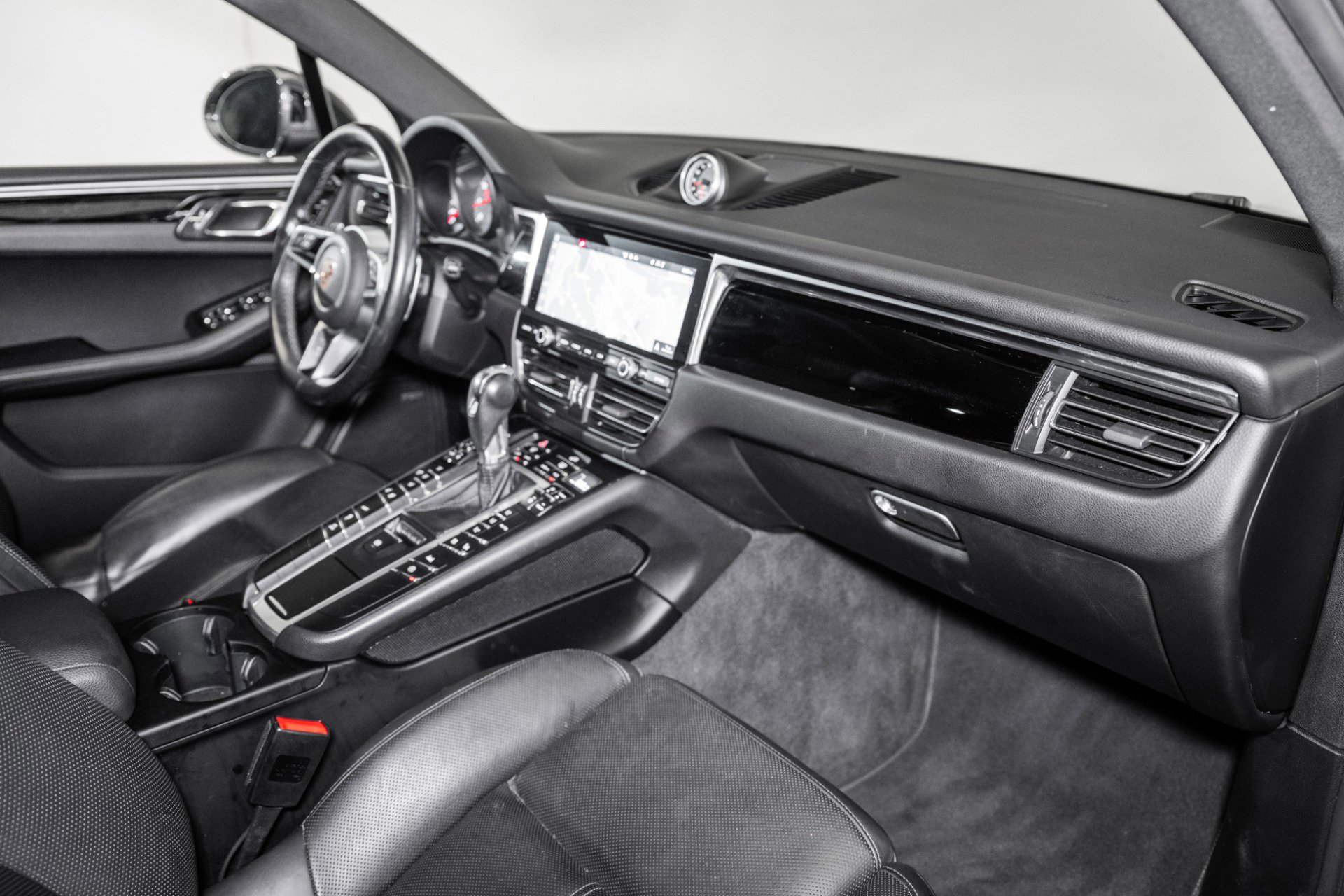 Used 2021 Porsche Macan S image 26