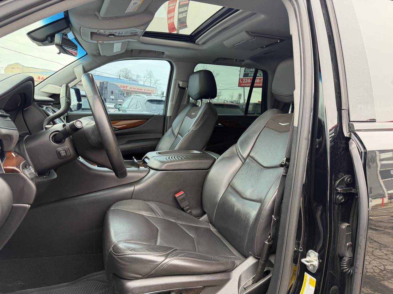 Used 2018 Cadillac Escalade Premium Luxury RWD image 16