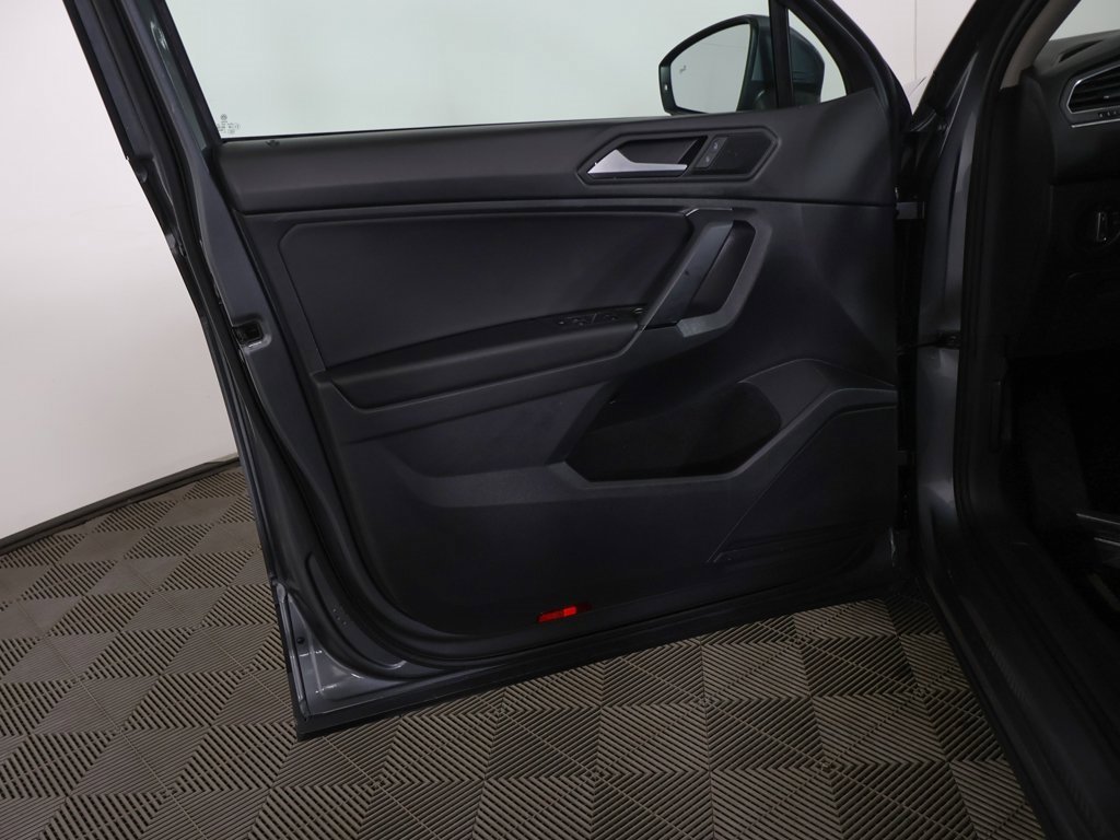 Used 2019 Volkswagen Tiguan SE w/ Panoramic Sunroof Package image 20