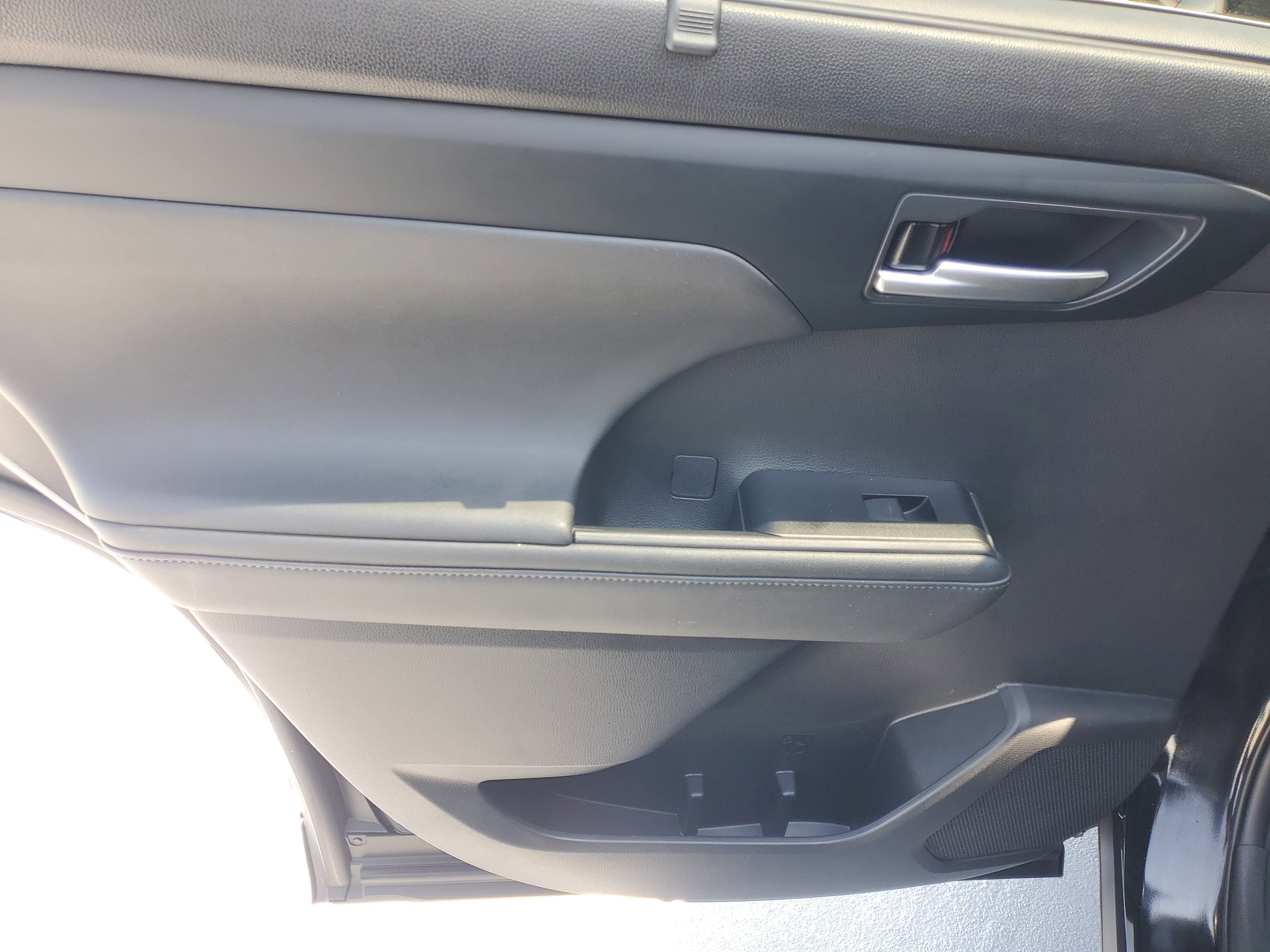 Used 2023 Toyota Highlander XLE FWD image 14
