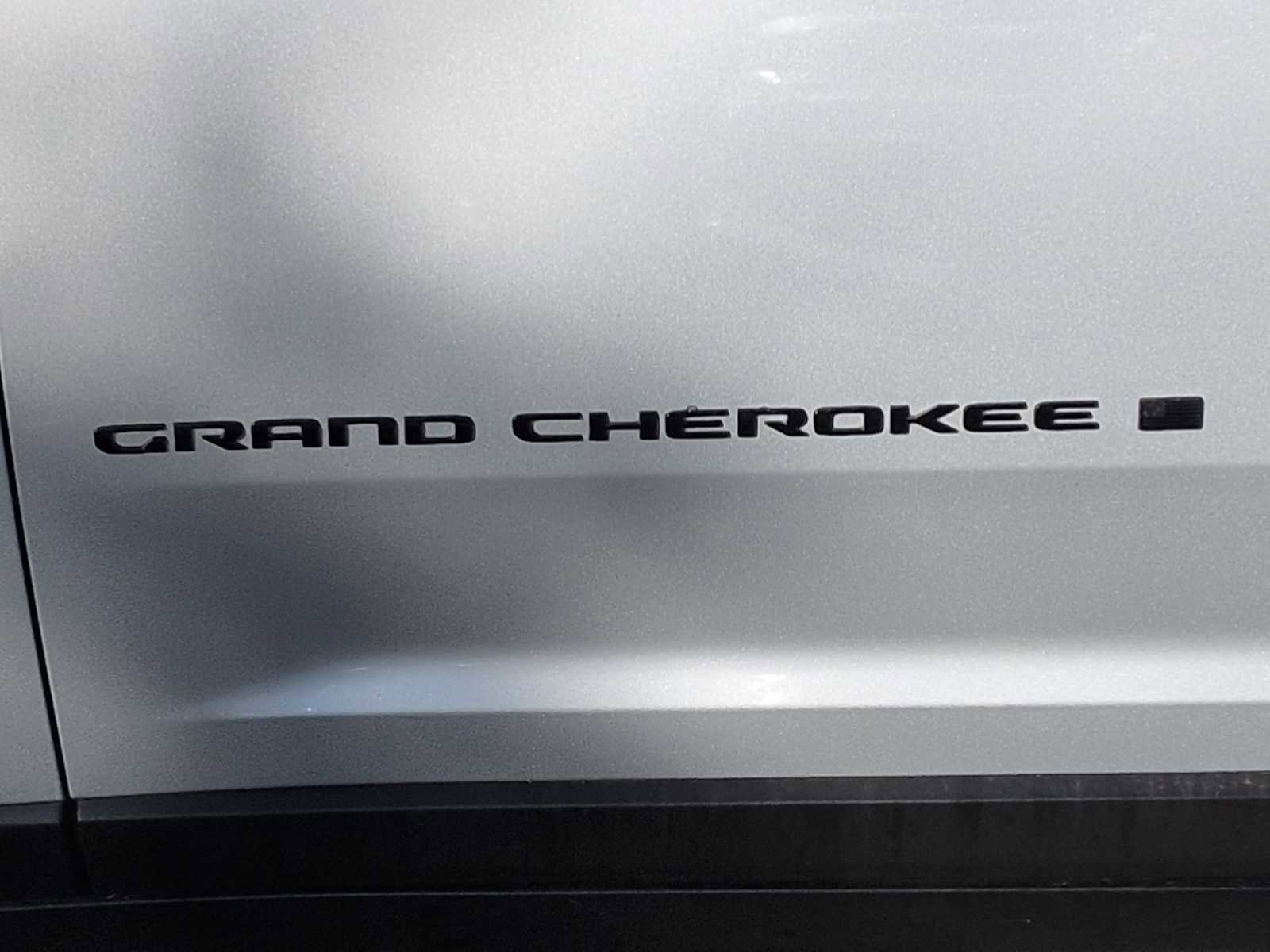 Used 2024 Jeep Grand Cherokee Altitude image 12