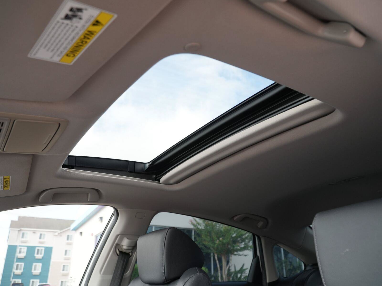 Used 2019 Honda Accord Touring image 8