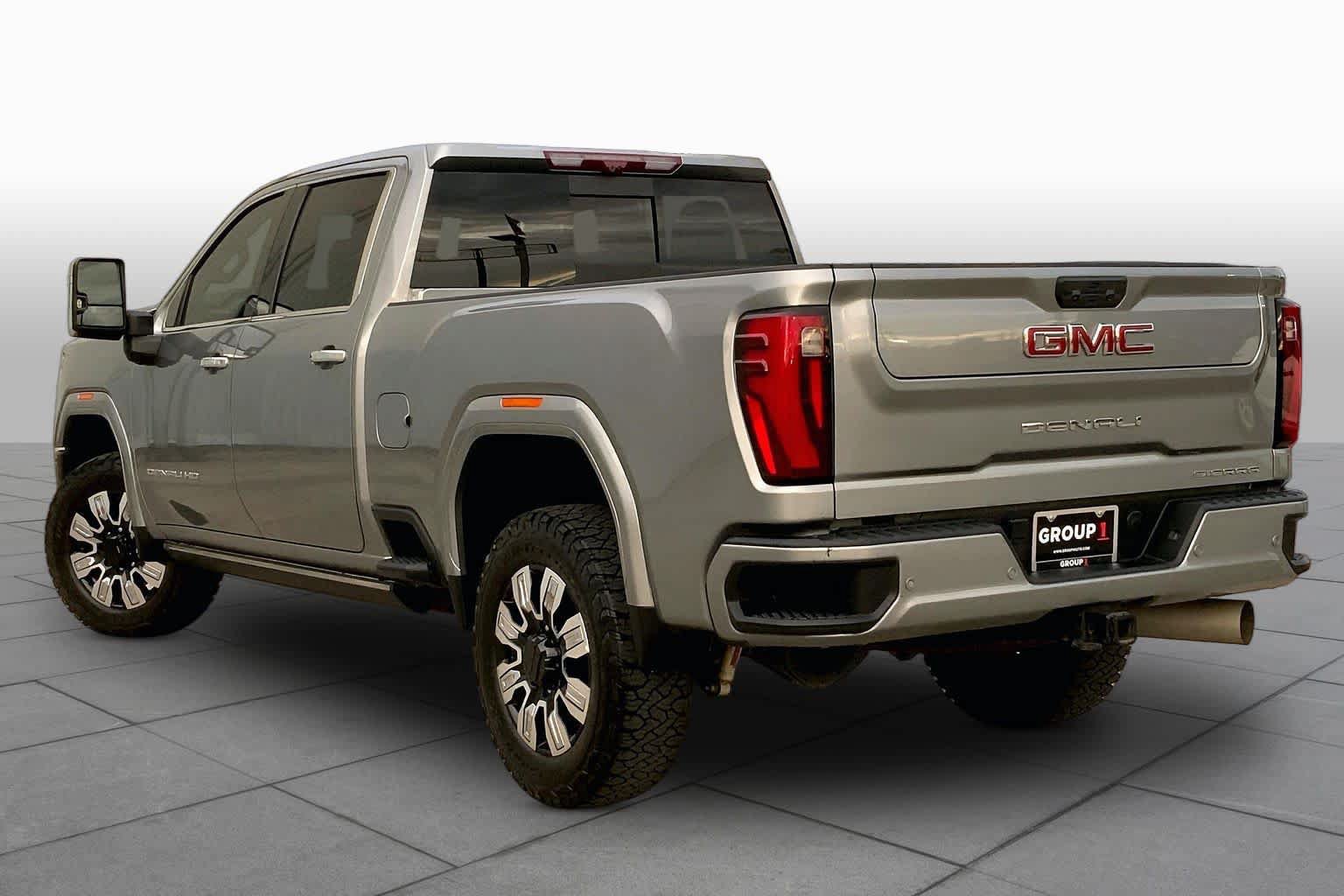 Used 2024 GMC Sierra 2500 Denali w/ Denali Reserve Package AWD/4WD image 12