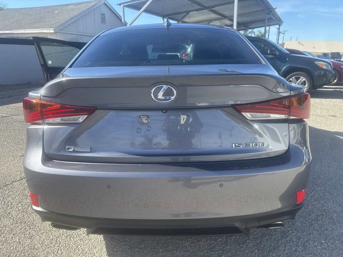 Used 2018 Lexus IS 300 image 29