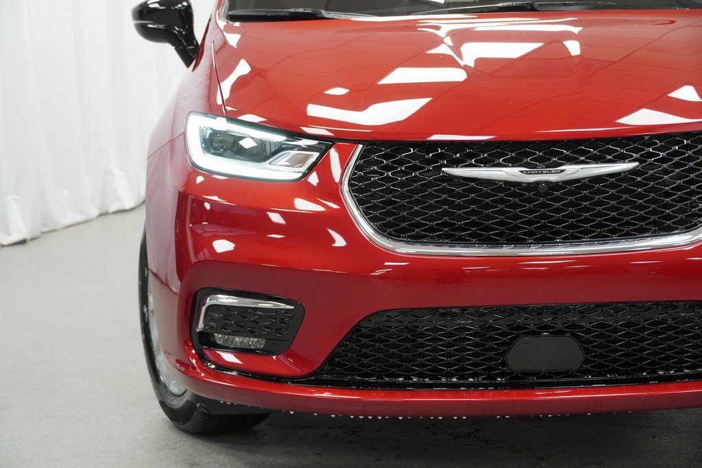 Certified 2025 Chrysler Pacifica Select image 7