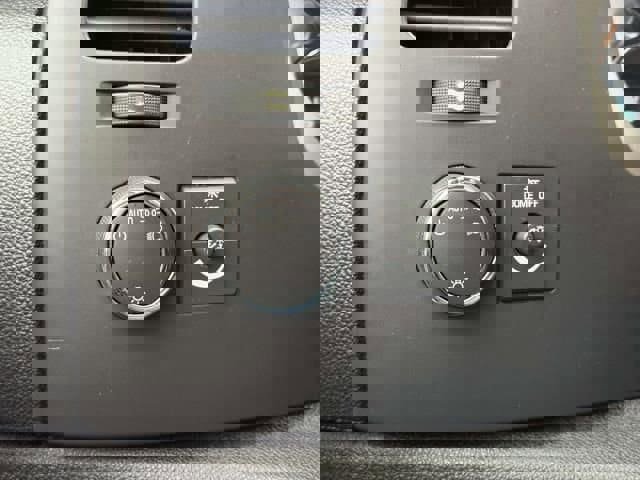 Used 2011 Chevrolet Silverado 2500 LT w/ Convenience Package image 18