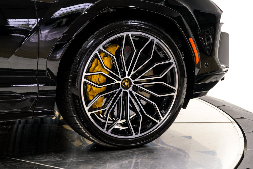 Used 2025 Lamborghini Urus SE AWD/4WD image 62