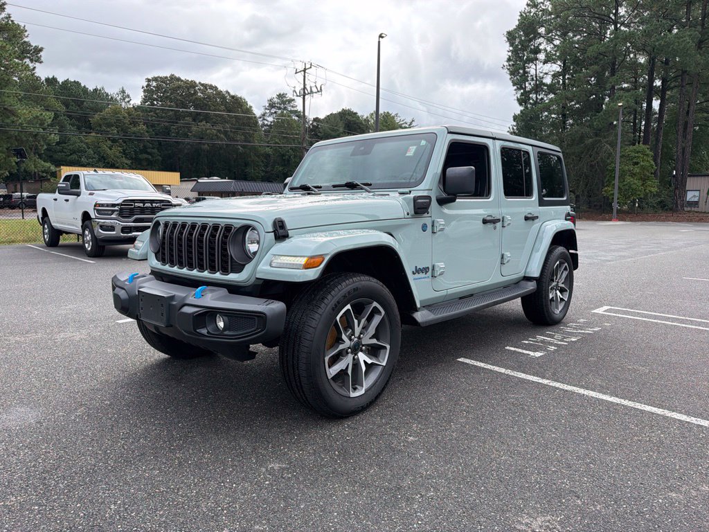 Used 2024 Jeep Wrangler Unlimited w/ Convenience Group AWD/4WD image 2