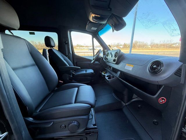 Used 2024 Mercedes-Benz Sprinter 2500 image 20