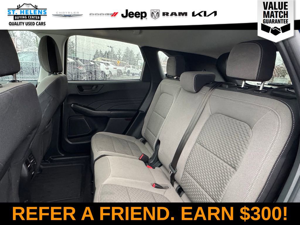 Used 2022 Ford Escape SE image 32