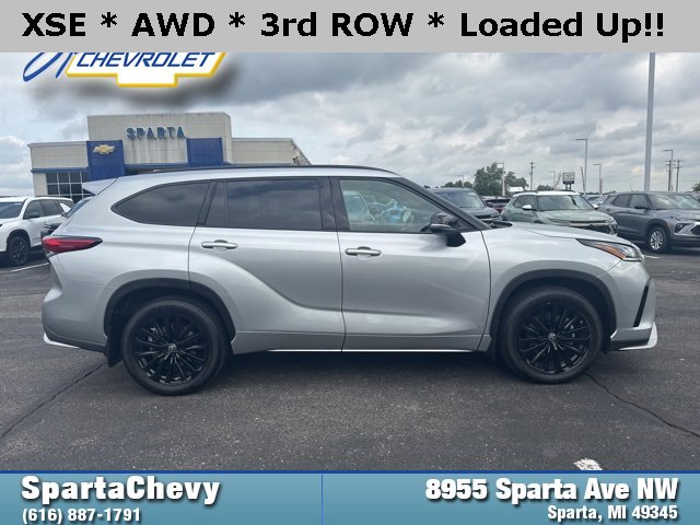 Used 2023 Toyota Highlander XSE image 2