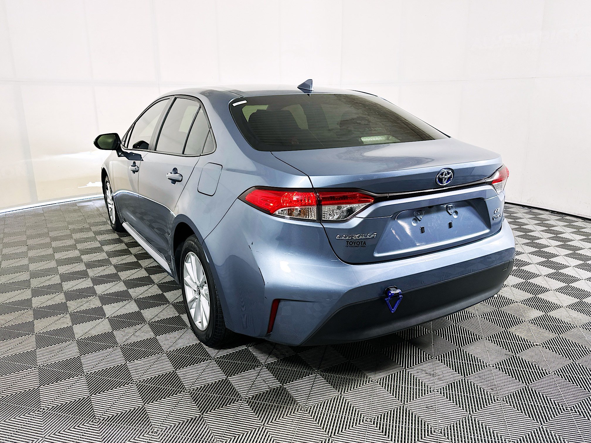 Used 2025 Toyota Corolla LE w/ LE Premium Package FWD image 5