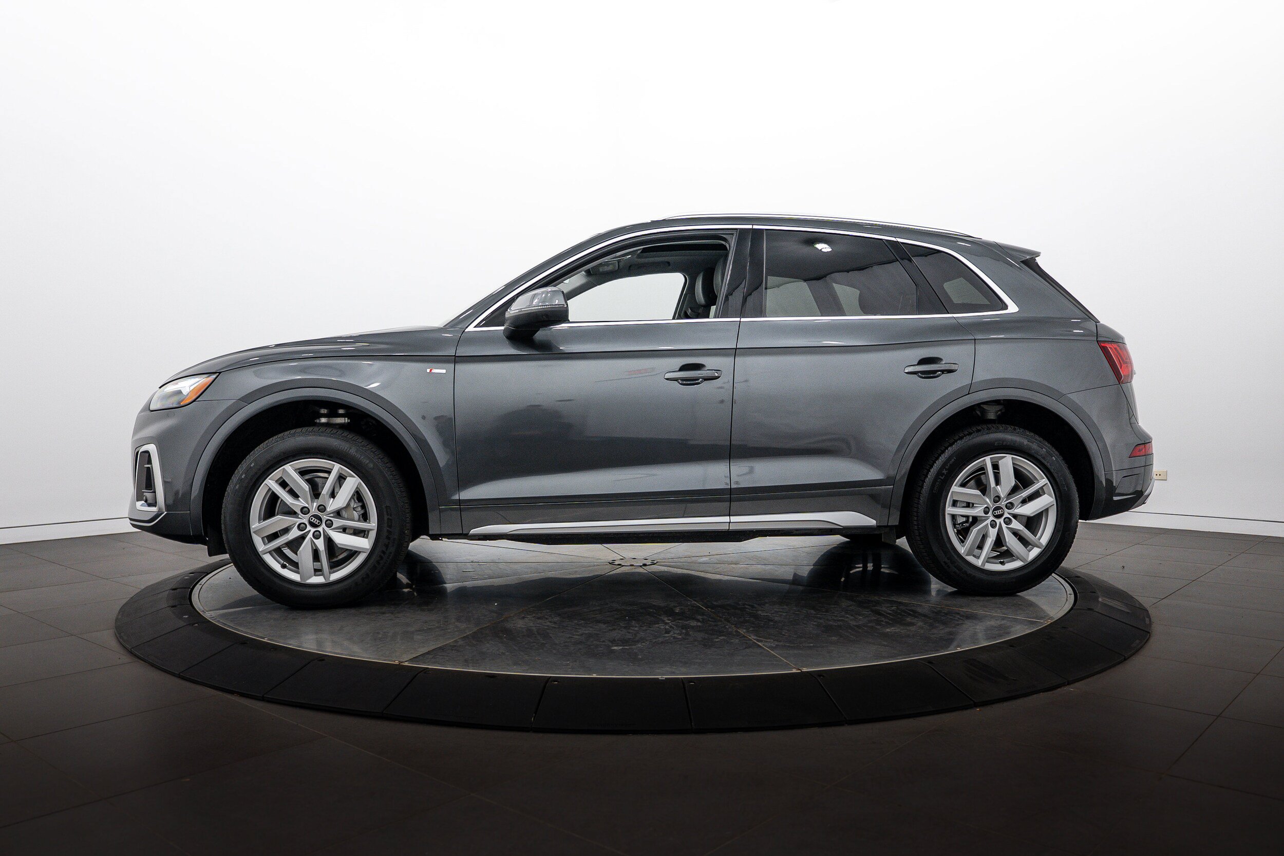 Certified 2023 Audi Q5 2.0T Premium w/ Convenience Package AWD/4WD image 7
